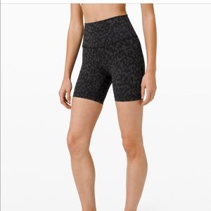 Wunder Train High-Rise Shorts 6”